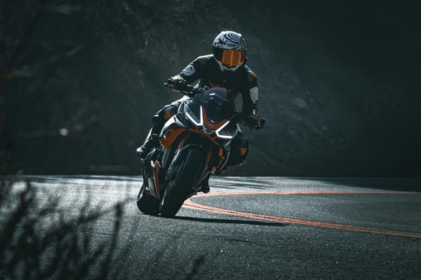 Essential Guide to Safely Transporting Large Glass Objects in Your Station Wagon